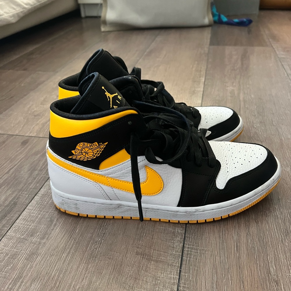 Air Jordan 1 Mid SE White Laser Orange